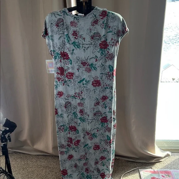 LuLaRoe Maxi Dress with Red and Green Floral on Gray - Picture 4 of 4